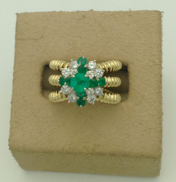 1.07 Ct Colombian Emerald and 0.75 Ct Diamonds Art Deco Twisted Cocktail Ring 18k on a carton box