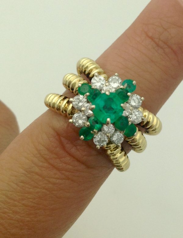 1.07 Ct Colombian Emerald and 0.75 Ct Diamonds Art Deco Twisted Cocktail Ring 18k on a finger
