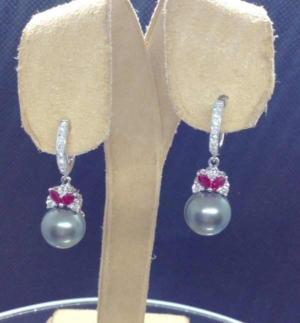 18k White Gold Short Drop Tahitian 11mm Pearl with 0.85 Ct Diamonds and 0.60 Ct Ruby hanging on fake ears