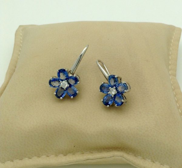 18K White Gold 6 CT Unheated Sapphire Flower Earrings W/ 0.60 CT VS Diamond on a pillow