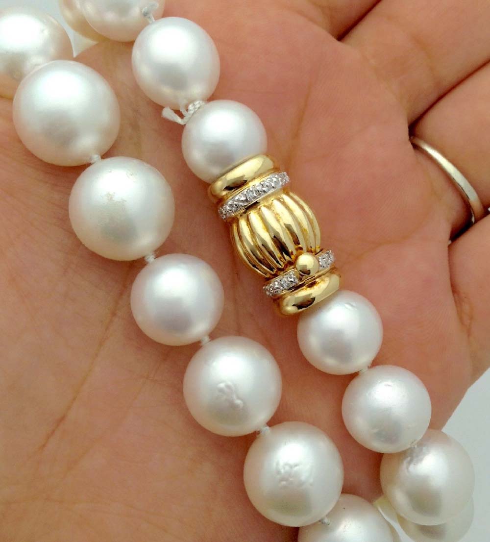 The classic 6 petal diamond and pearl pendant – Amarkosh Jewels