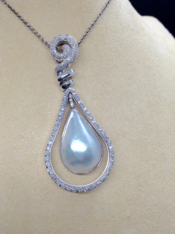18.7 Ct Mabe Pearl with 1.00 Ct Diamond 14k White Gold Pendant with 16" 14k White Gold Chain